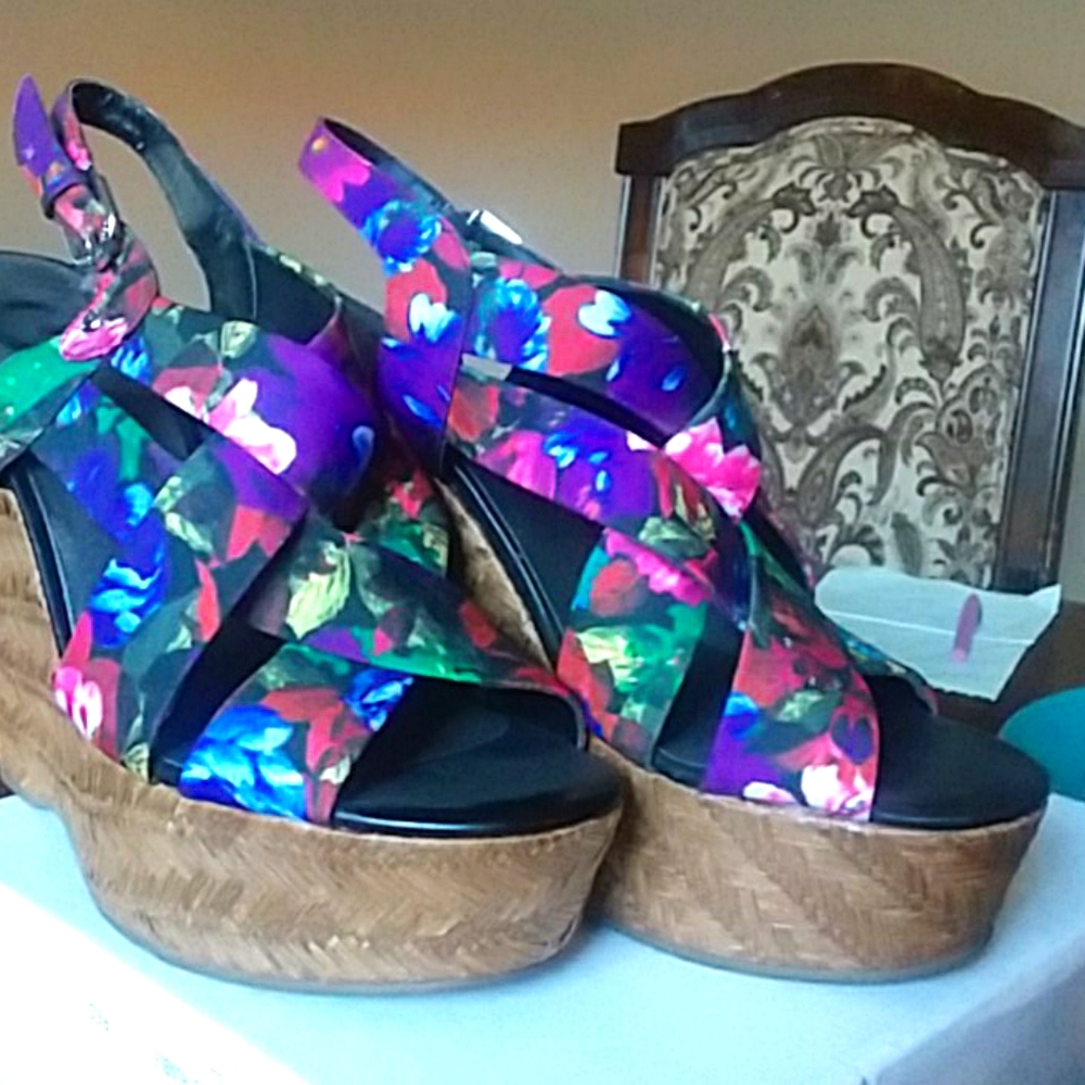 G by Guess multi-color sz 11